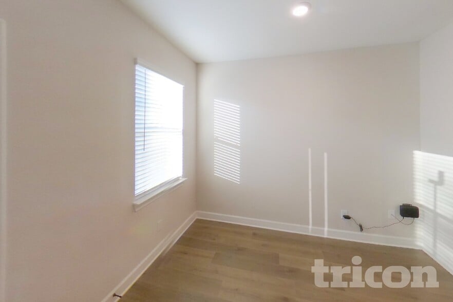 Building Photo - 1106 Bullock Dr