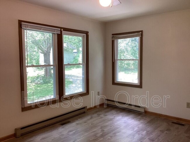 Building Photo - 905 Montreat Rd