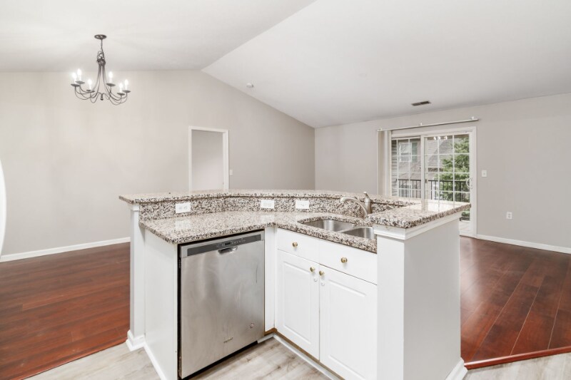 Building Photo - 757 Spring Valley Dr