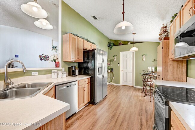 Building Photo - 1652 La Maderia Dr