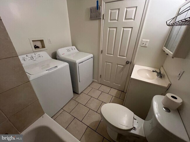 Building Photo - 258 S Cecil St