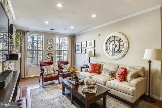 Building Photo - 4951 Brenman Park Dr