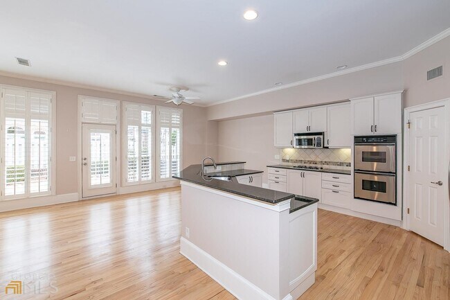 Building Photo - 6221 Spalding Dr