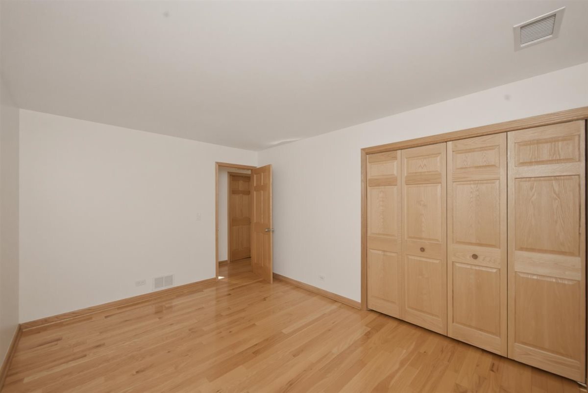 Building Photo - 1671 Grosvenor Cir