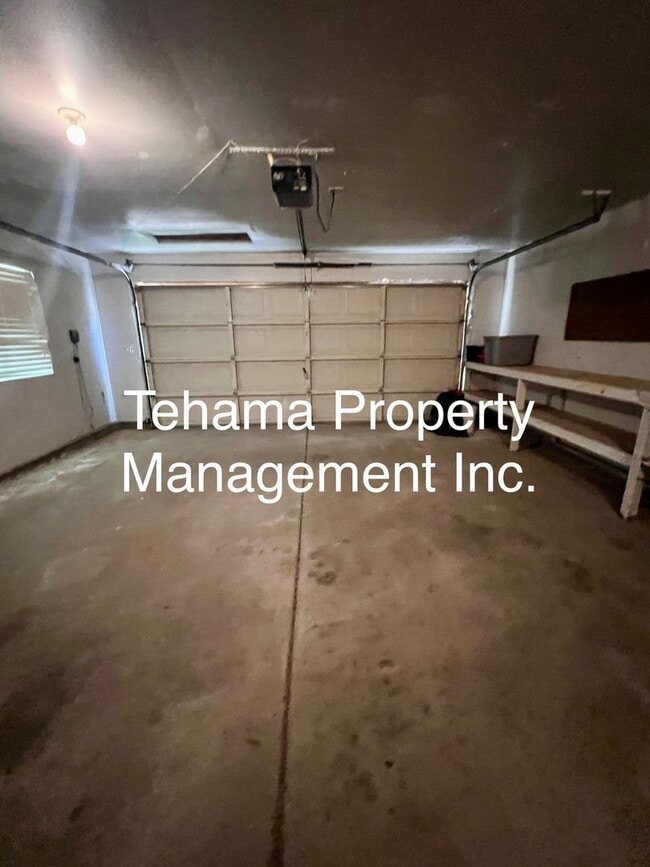 Building Photo - Charming 3 bedroom 2 bath home in the Coun...