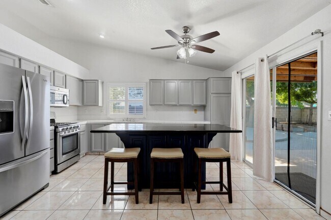 Building Photo - 3006 Mission Dr