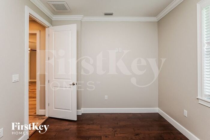 Building Photo - 6702 Cocos Dr