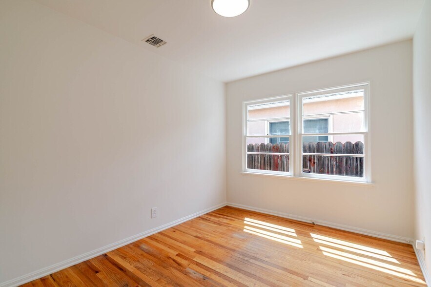 Building Photo - 4950 Newcastle Ave