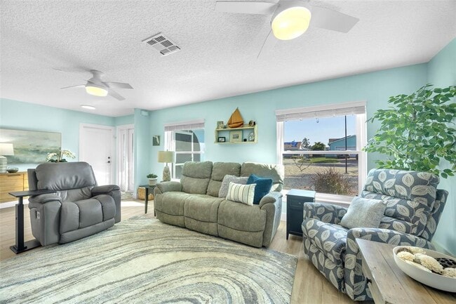 Building Photo - 1015 Spindle Palm Way