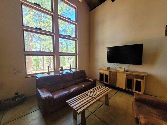 Building Photo - Custom Home Steps From Big Bear Lake