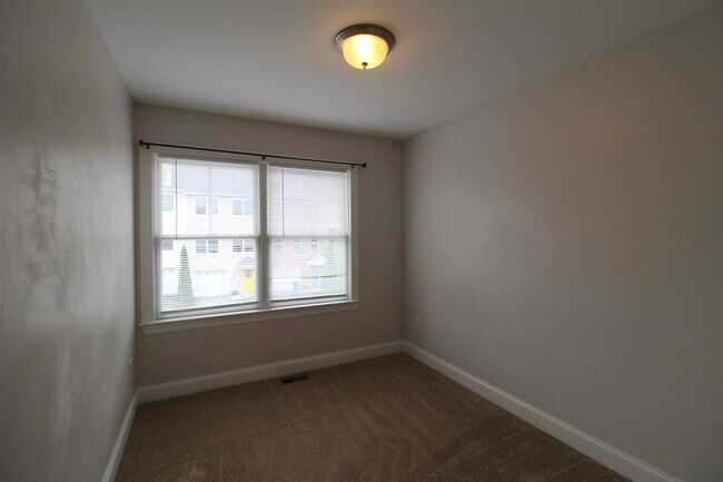 Building Photo - 2221 Lapis Ln