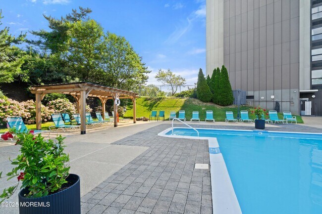 Building Photo - 1 Scenic Dr