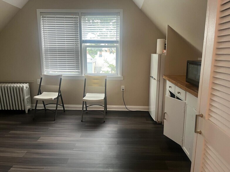 Building Photo - 97 W 54th St