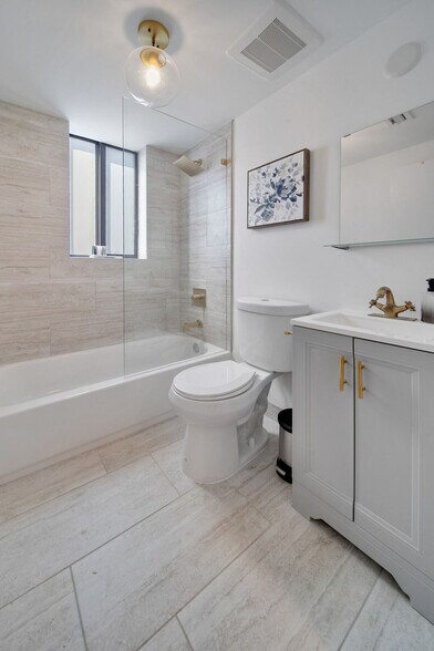 Building Photo - 1302 SW 22nd Ave