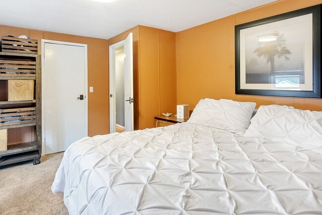 Building Photo - Pets Negotiable, Open Floor Plan and Stora...