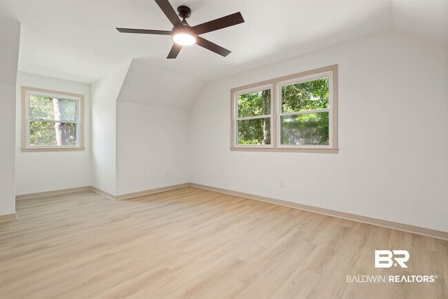 Building Photo - 167 Rolling Hill Dr