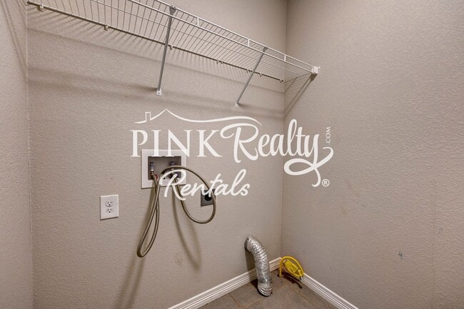 Building Photo - 10832 Yuba Dr