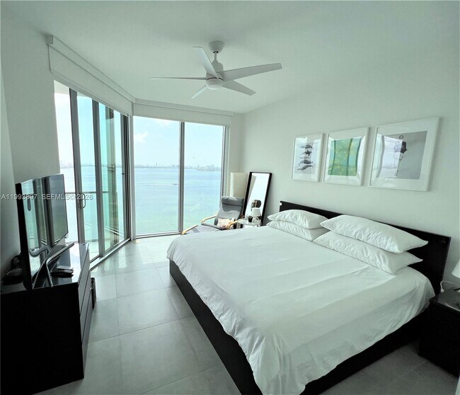 Building Photo - 2900 NE 7th Ave