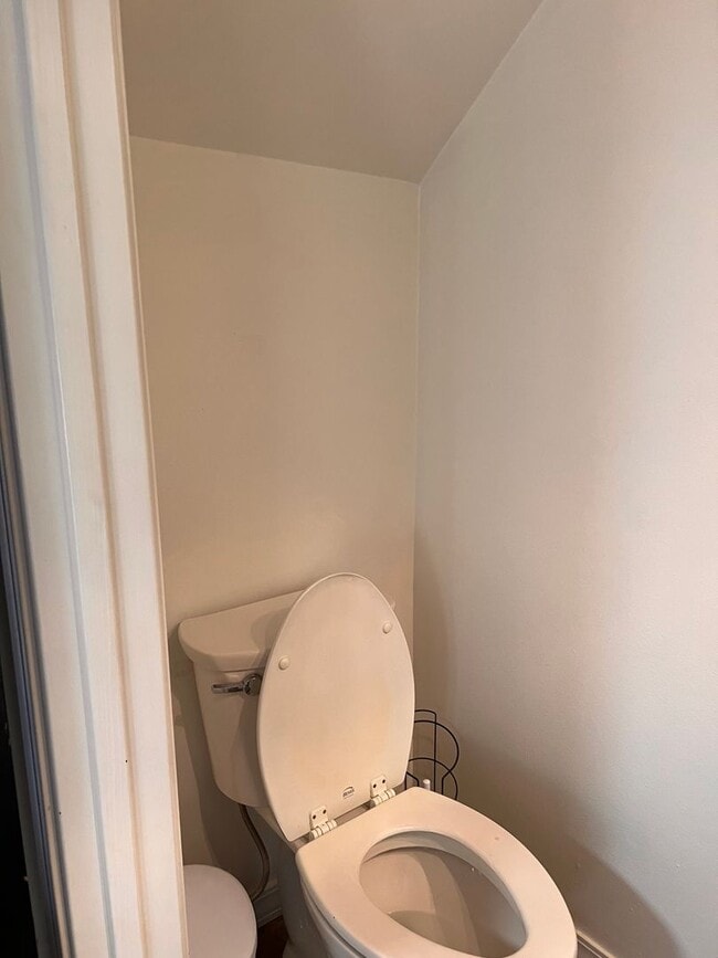 Building Photo - This well-maintained 2-bedroom, 1.5-bath home in Russellville, AR