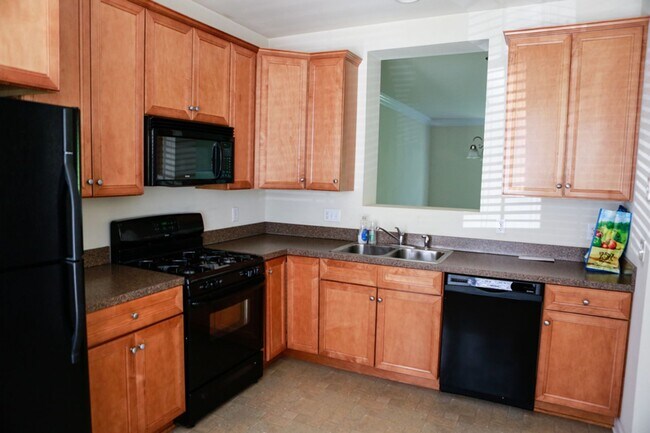 Building Photo - Spacious Melbourne Park Townhome