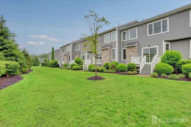 Building Photo - 25 Gonzalez Dr