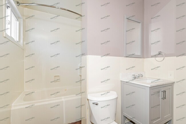 Building Photo - 695 Starlet Dr