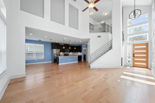 Building Photo - 1406 Casa Dr