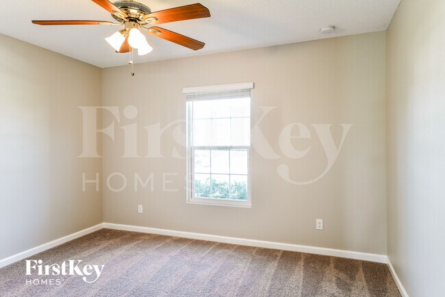 Building Photo - 1082 SW Bianca Ave