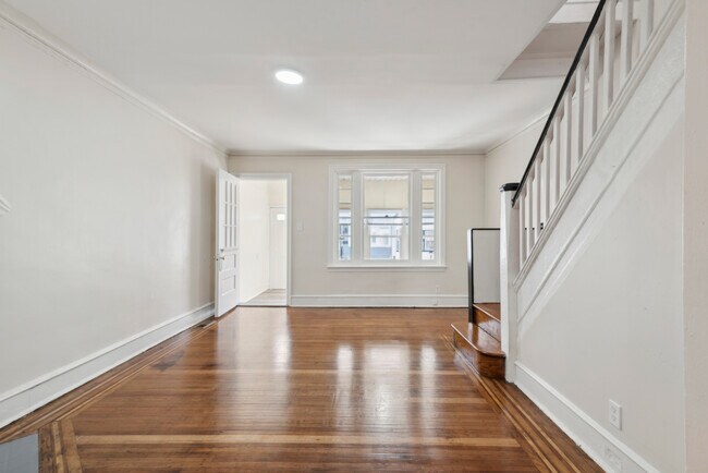 Building Photo - 5541 Hadfield St