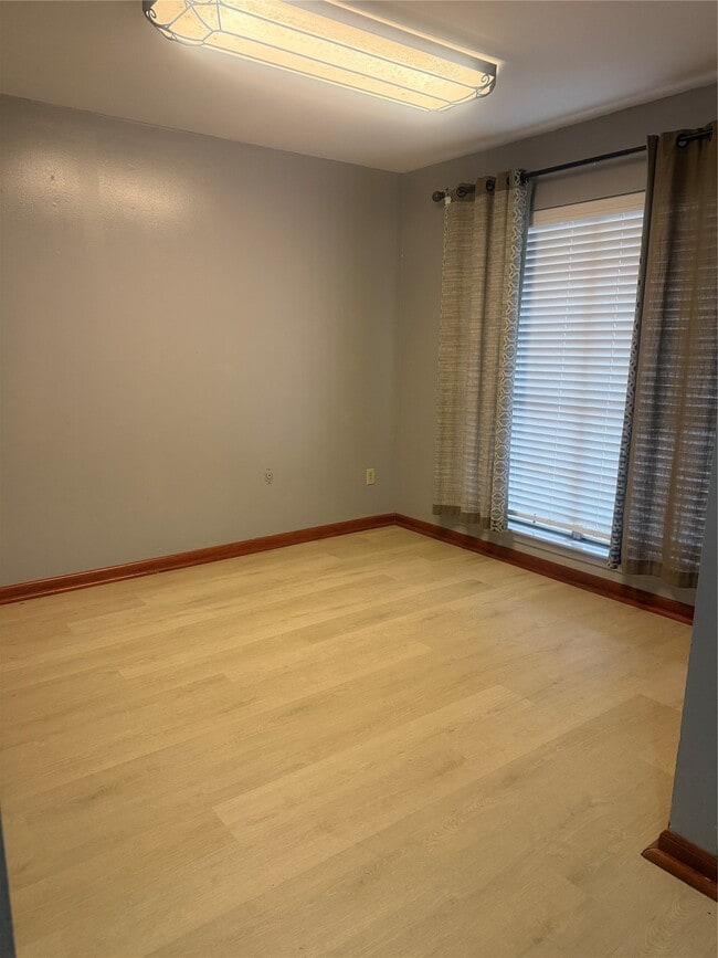 Building Photo - 10831 Overlea Dr