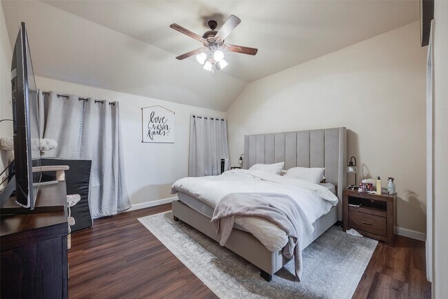 Building Photo - 8143 Guadalupe Rd