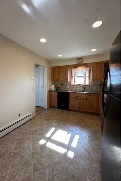 Building Photo - 216 Hill Ave