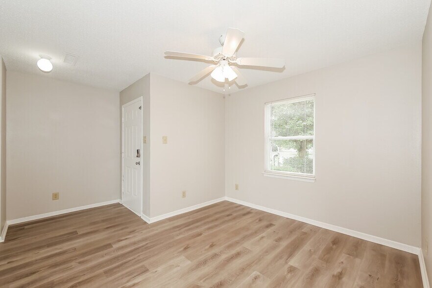 Building Photo - 8446 Abbey Dell Dr