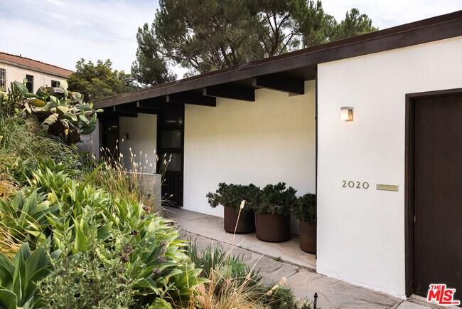 Building Photo - 2020 Mayview Dr