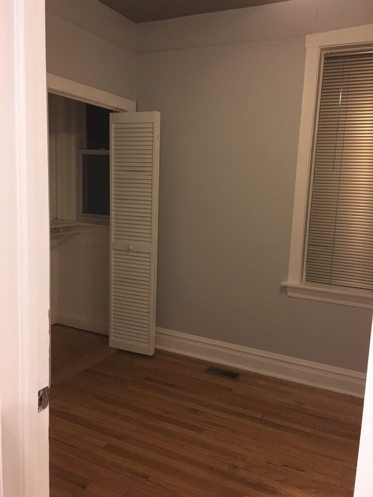 Building Photo - 4622 S Troy St