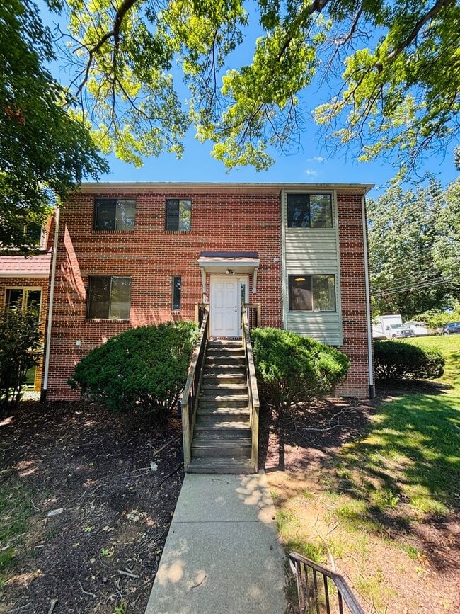 Building Photo - 1716 Donlee Dr