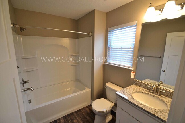 Building Photo - 2-Bedroom, 2.5-Bath Townhome in Urbandale with a 2-Car Attached Garage