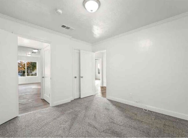 Building Photo - 1528 W Cortland Ave