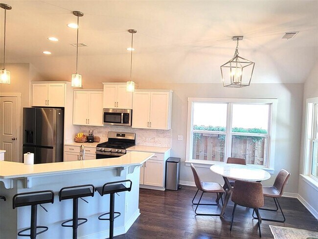 Building Photo - 821 Hedgefield Way