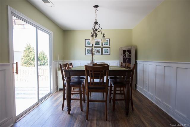 Building Photo - 1711 Rustic Arch Way