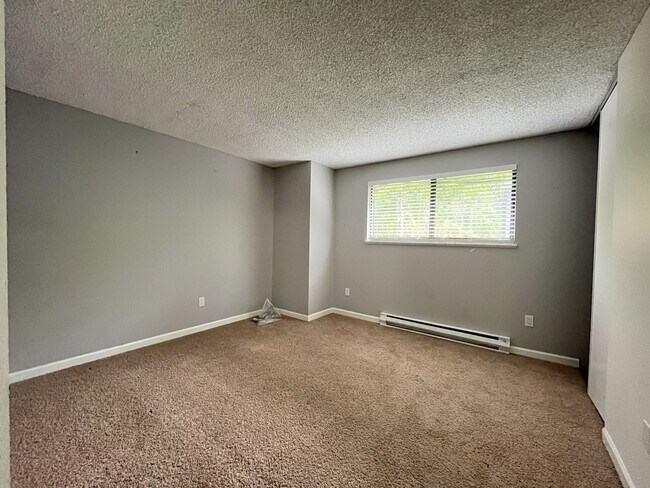 Building Photo - 4911 SW Beaverton Hillsdale Hwy
