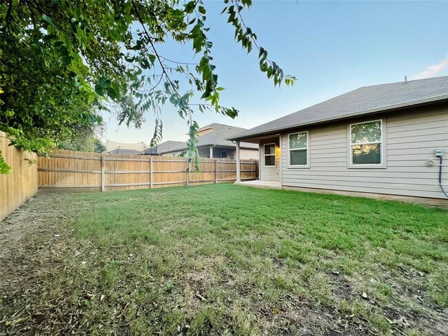 Building Photo - 105 Naset Dr