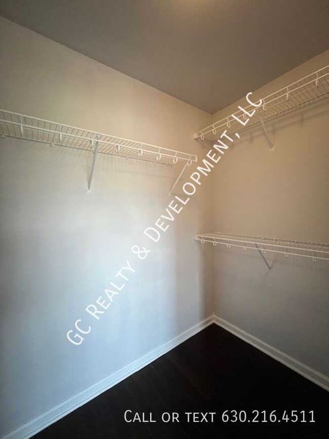 Building Photo - 54 Lakeview Pl