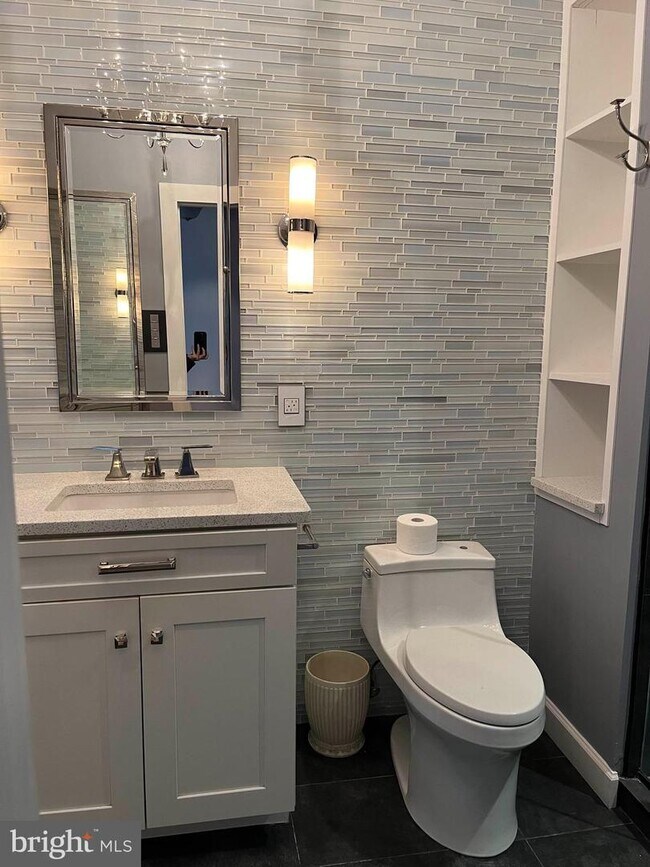 Building Photo - 518 Francis Nicholson Way