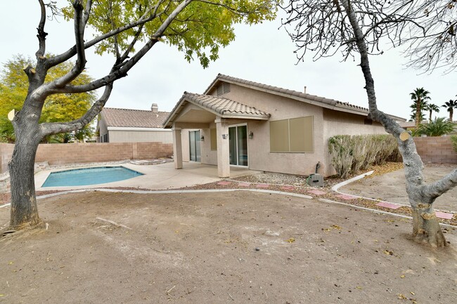 Building Photo - 1 Story with POOL