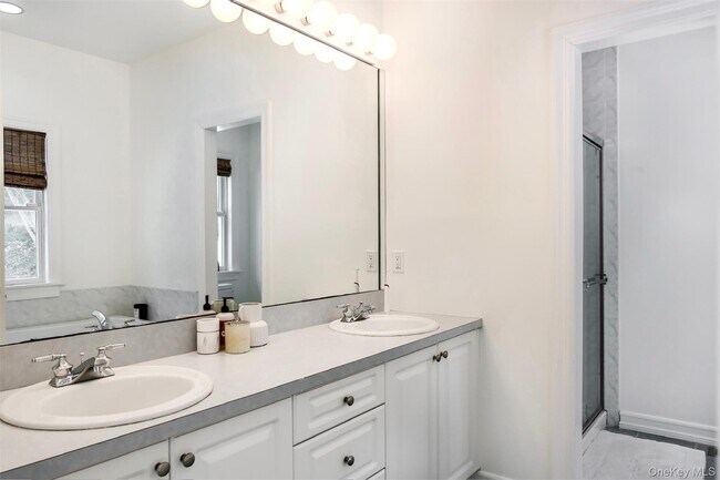 Building Photo - 70 S Country Rd