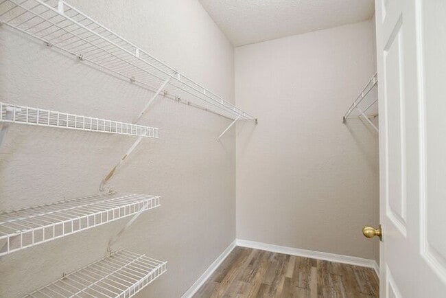 Building Photo - Perfect 2/2 Split Floorplan Condo with Washer/Dryer in Lovely Crescent Place at Lake Lotus Condom...