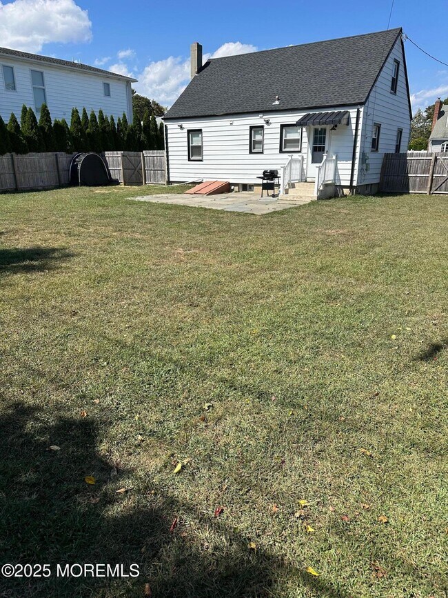 Building Photo - 10 Cambell Ct