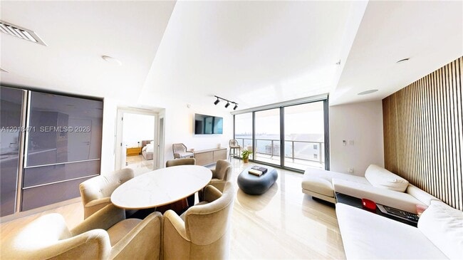 Building Photo - 1451 Brickell Ave