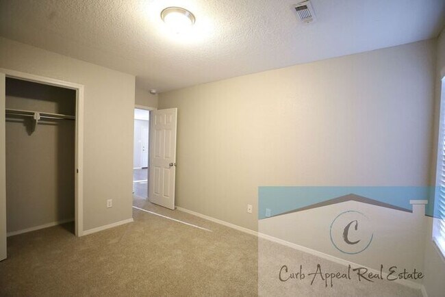 Building Photo - Beautiful 3 bed / 2 bath home with fenced back yard - Nettleton!!